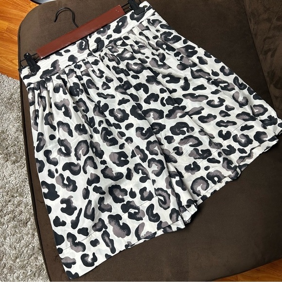 Vintage silk shorts in black and white animal print high-rise pleated medium - Picture 1 of 11